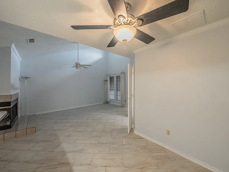 2800 Keller Springs Rd #10 — Photo 18