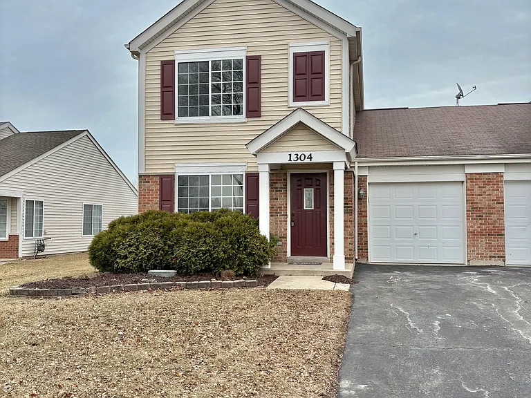 1304 Kettleson Dr — Photo 1