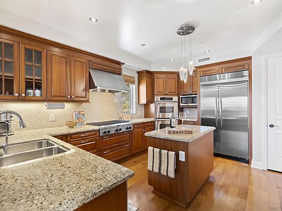 5th image of 1010 Genter St Unit 302