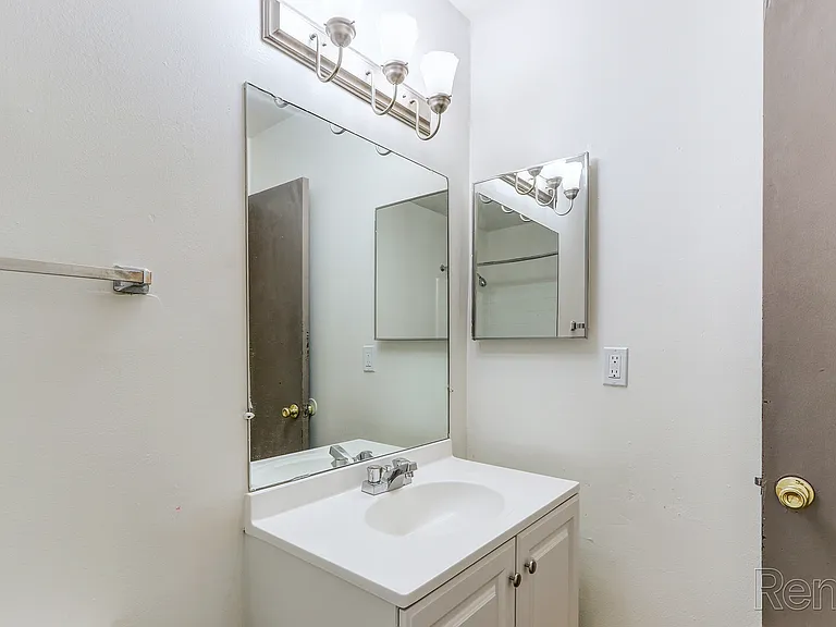 Parkway Village — Photo 10