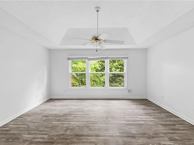 6430 Barwick Ln — Photo 24