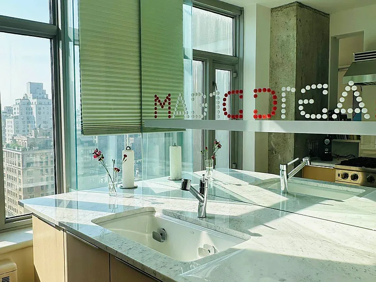 188 E 64th St #1506 — Photo 23