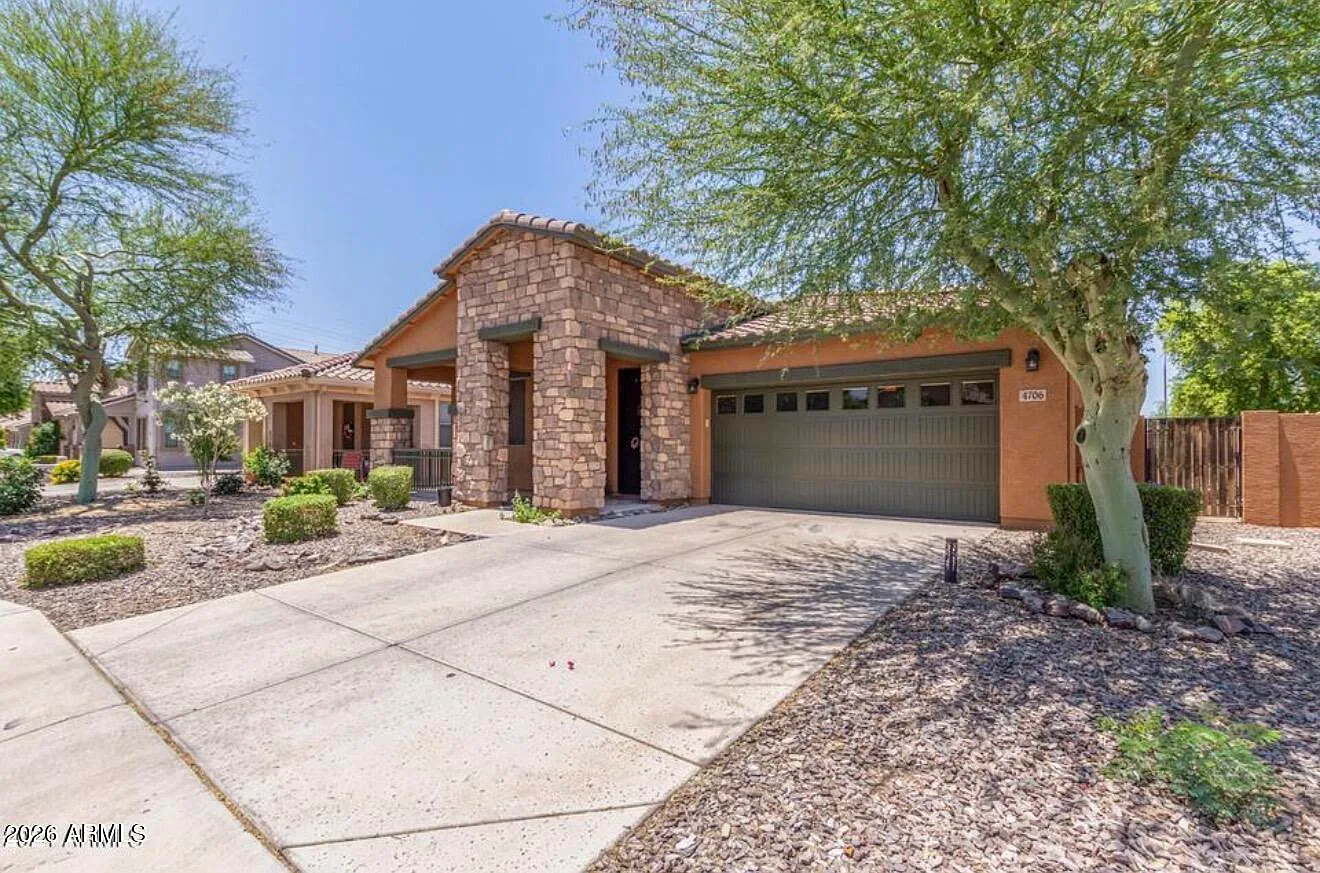 3 bed, 2.0 bath, 1885 sqft, $2,600 — Photo 3