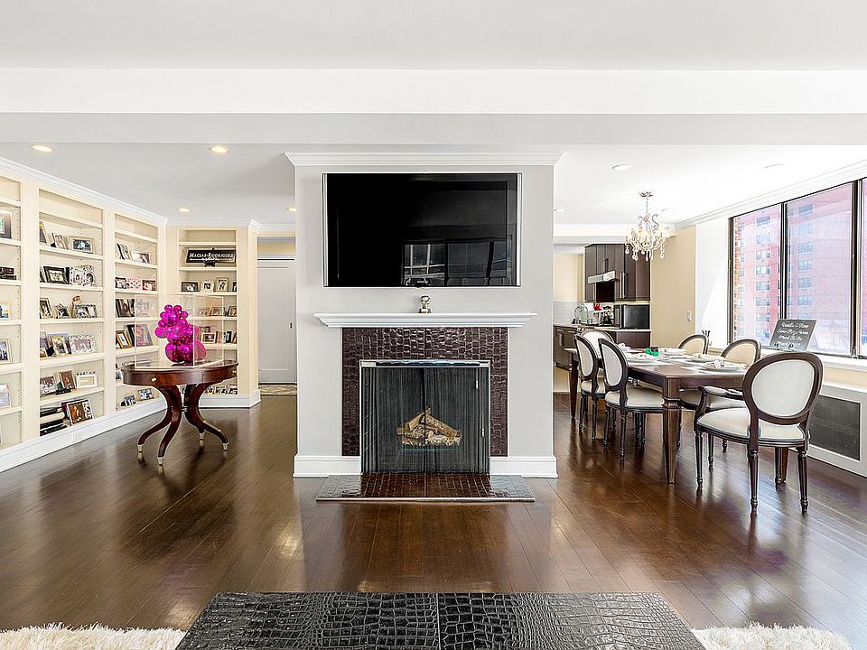 1st image of 301 E 52nd St Unit Pha