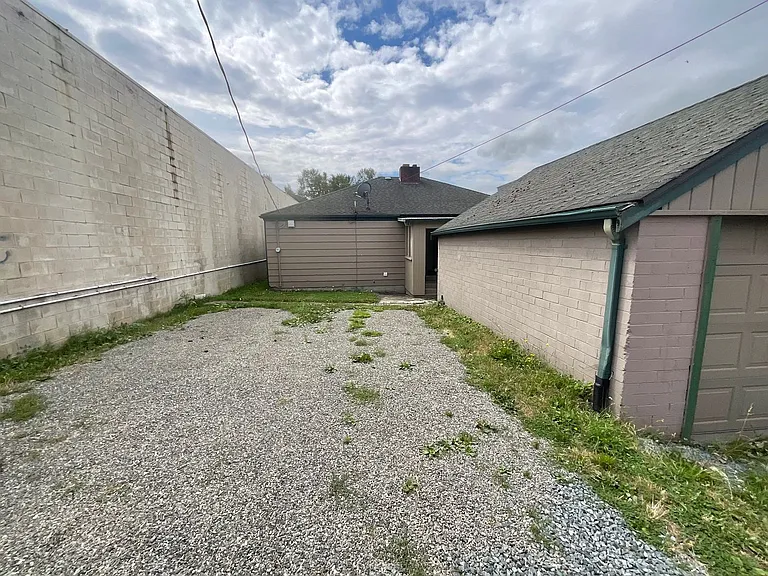 2084 Main St — Photo 16