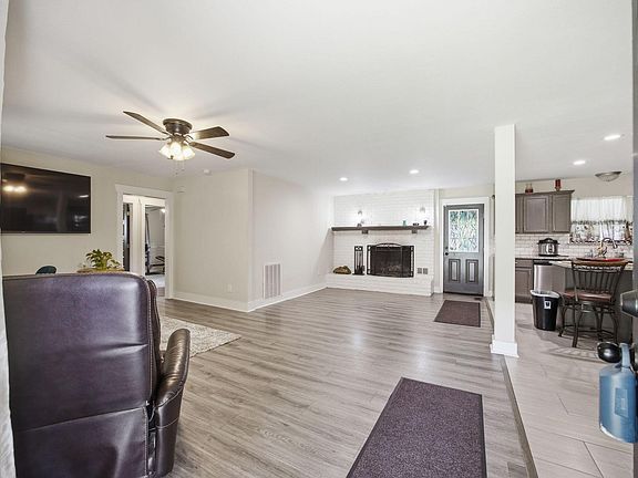 5th image of 2025 Hawk St SE