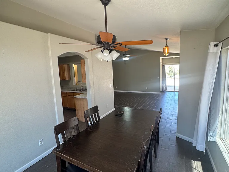 5022 E Holmes Ave — Photo 5