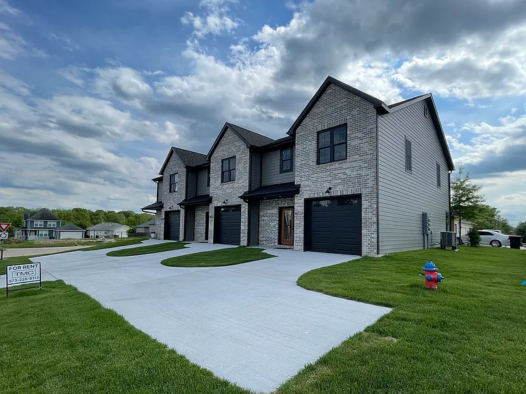 6711 New Town Ave #6711 — Photo 4