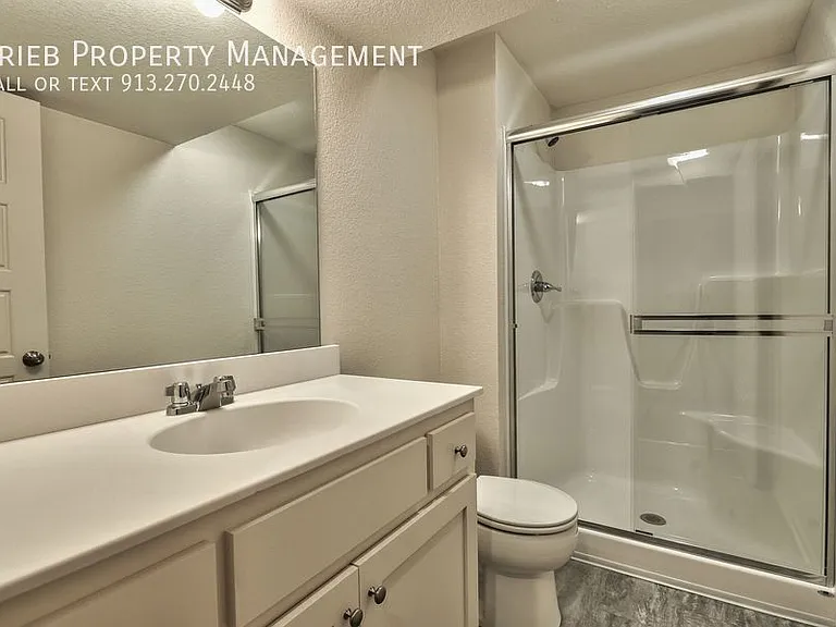 584 S Poplar St — Photo 36