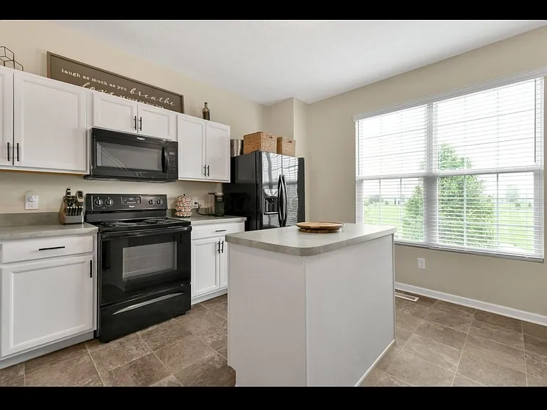 389 Laurel Creek St — Photo 12