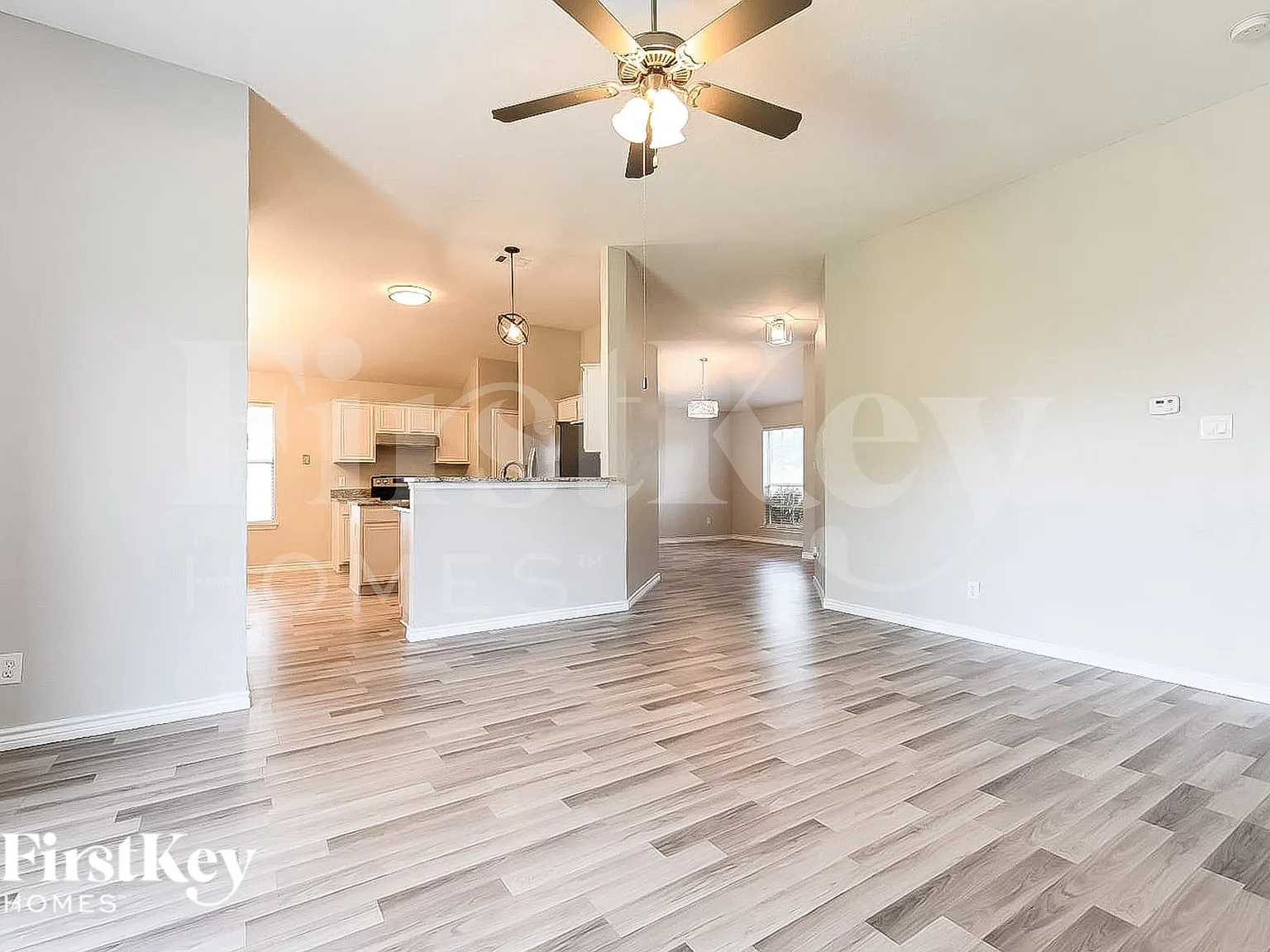 3 bed, 2.0 bath, 1940 sqft, $2,040 — Photo 2