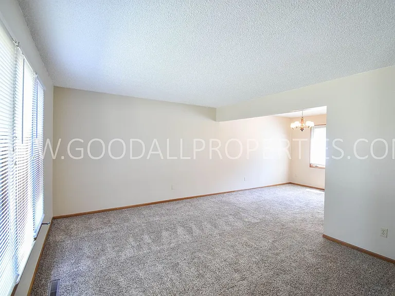 1104 Prairie View Dr — Photo 11