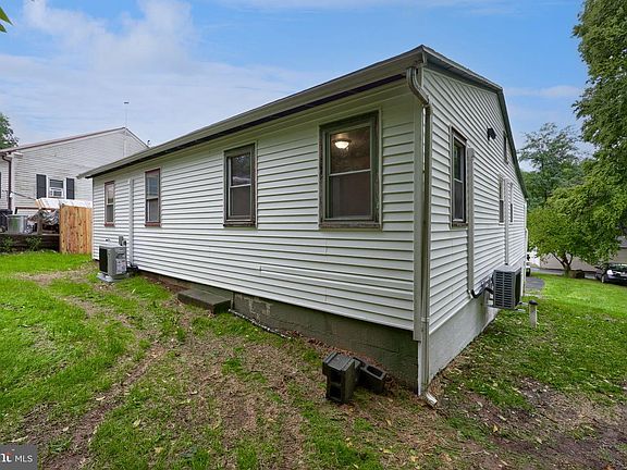 5th image of 4 Elm Dr