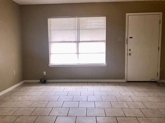 5th image of 2713 E Stevens Cir