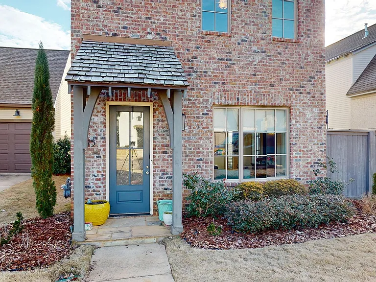 7075 Fain Park Dr — Photo 2