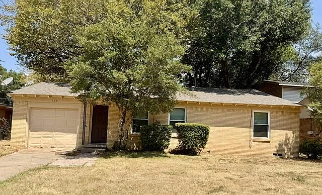 3 bed, 1.0 bath, 1390 sqft, $1,400 — Photo 2