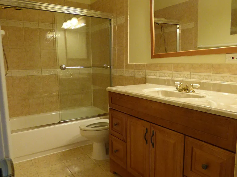 Upper Main Bath