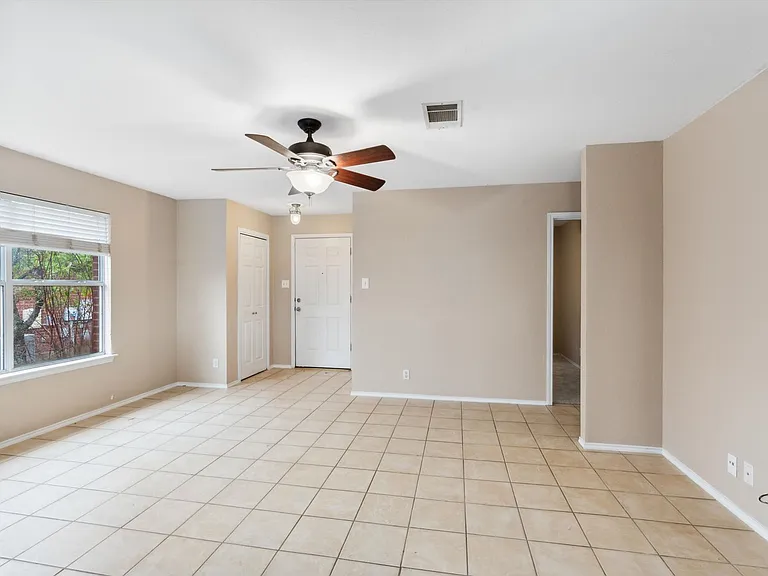 107 McCarthur Dr — Photo 4