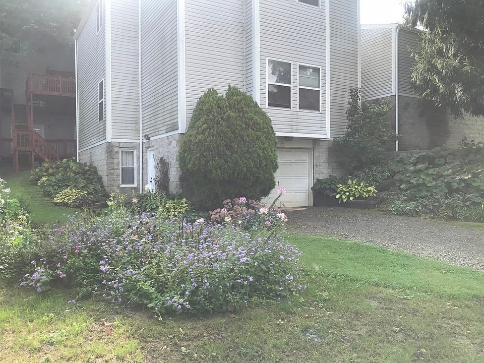 outside, private direct entrance