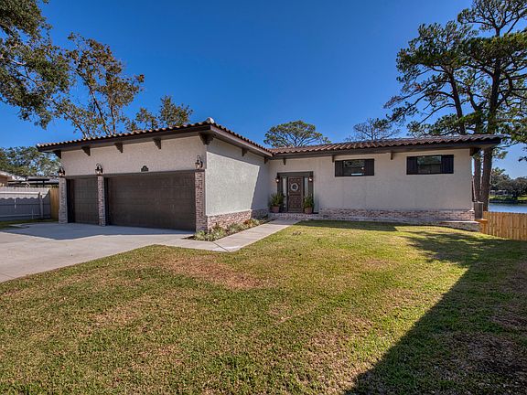 2nd image of 601 Cinco Terrace Ln