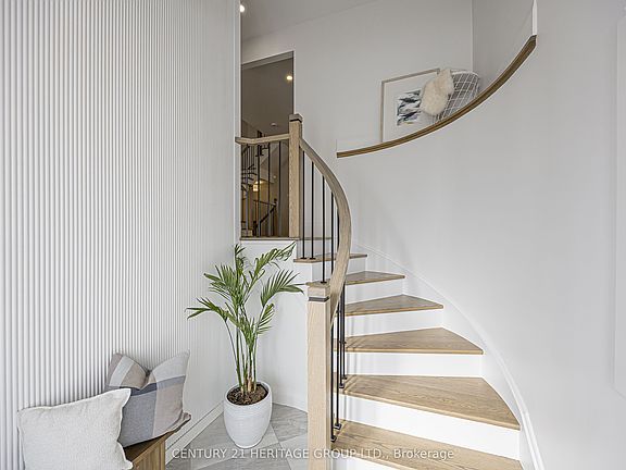 4th image of 93 Ridge Gate Cres