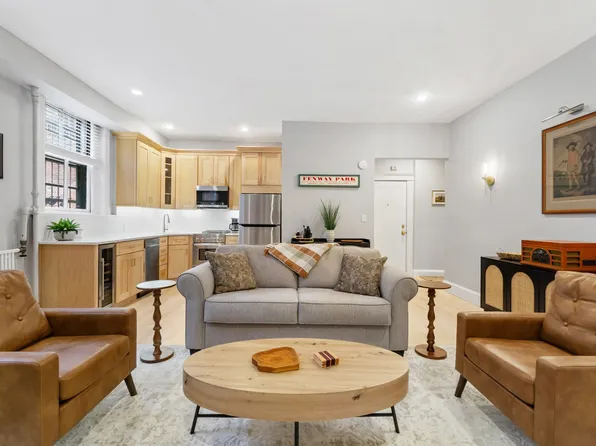 135 Marlborough St APT 2, Boston, MA 02116