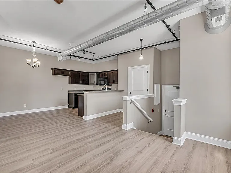 400 N Main St #405 — Photo 13