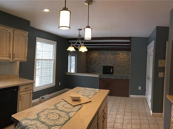 3rd image of 4757 Edgeworth Dr
