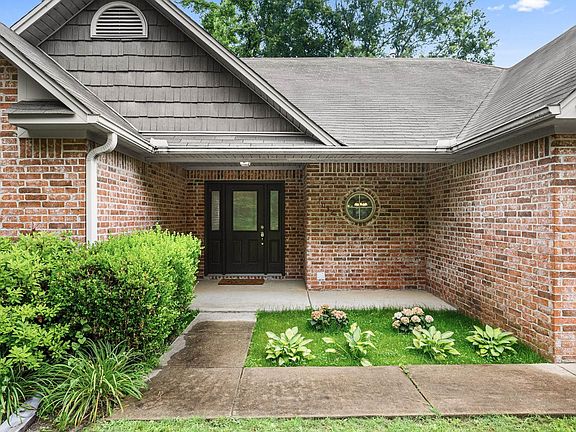 4th image of 1032 Golden Hills Dr