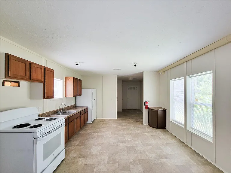 9203 Greens Rd #A — Photo 7
