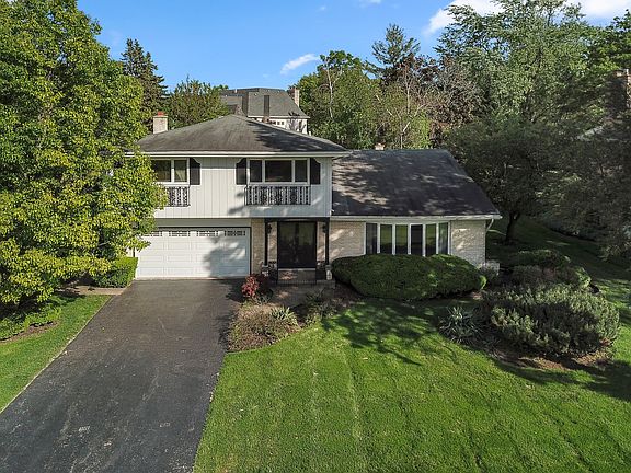 4th image of 20 Camelot Dr