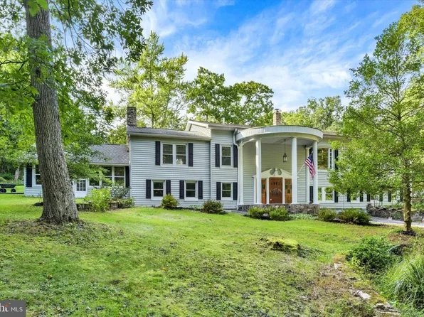 1901 Potato Valley Rd, Harrisburg, PA 17112