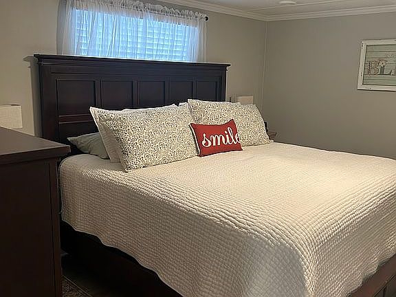 King size bed fits in master