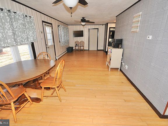 5th image of 35 Pear Ave