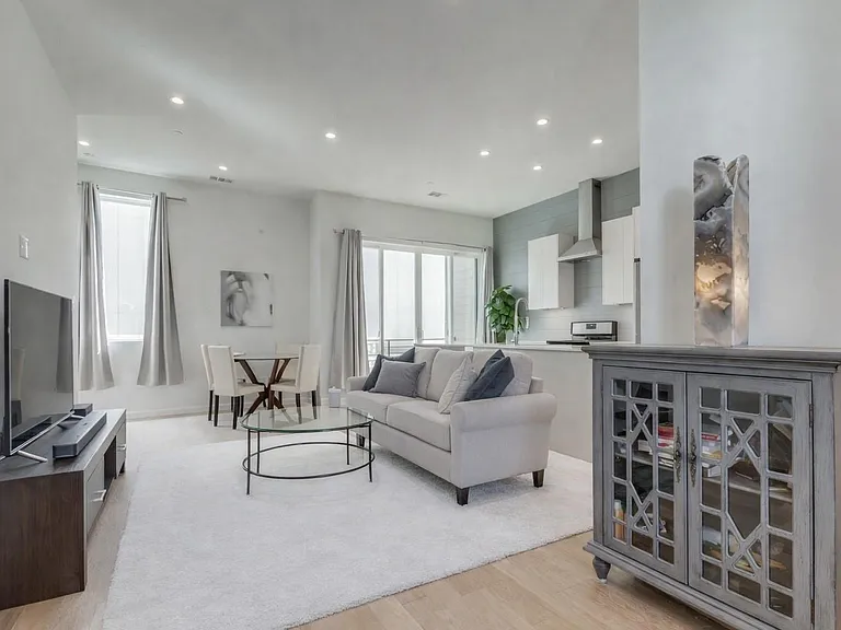 1514 N Washington Ave #105 — Photo 5