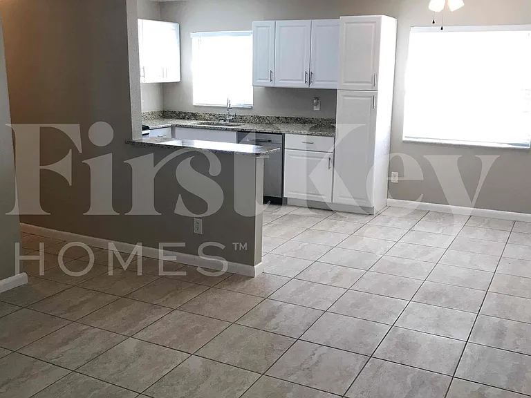 660 Flagler Dr — Photo 4