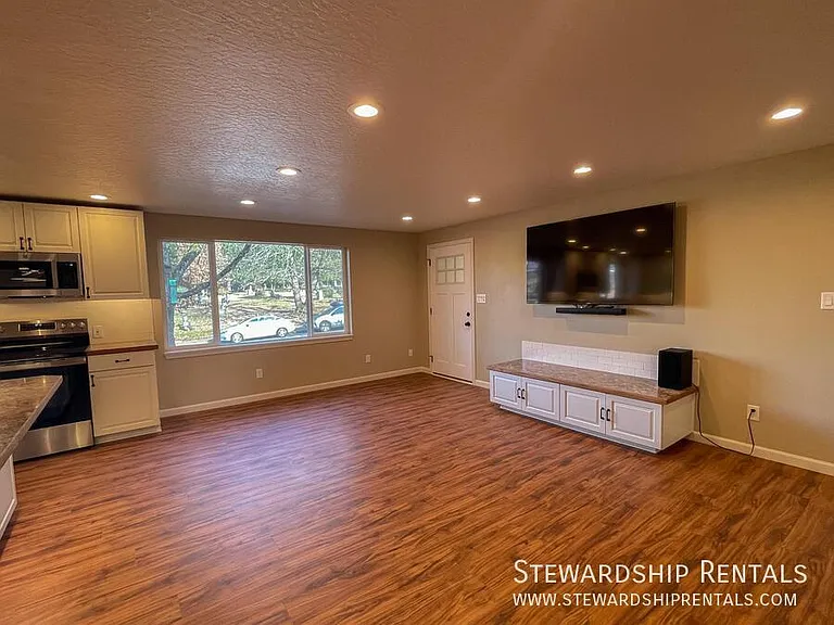 1020 E 18th Ave #1 — Photo 6