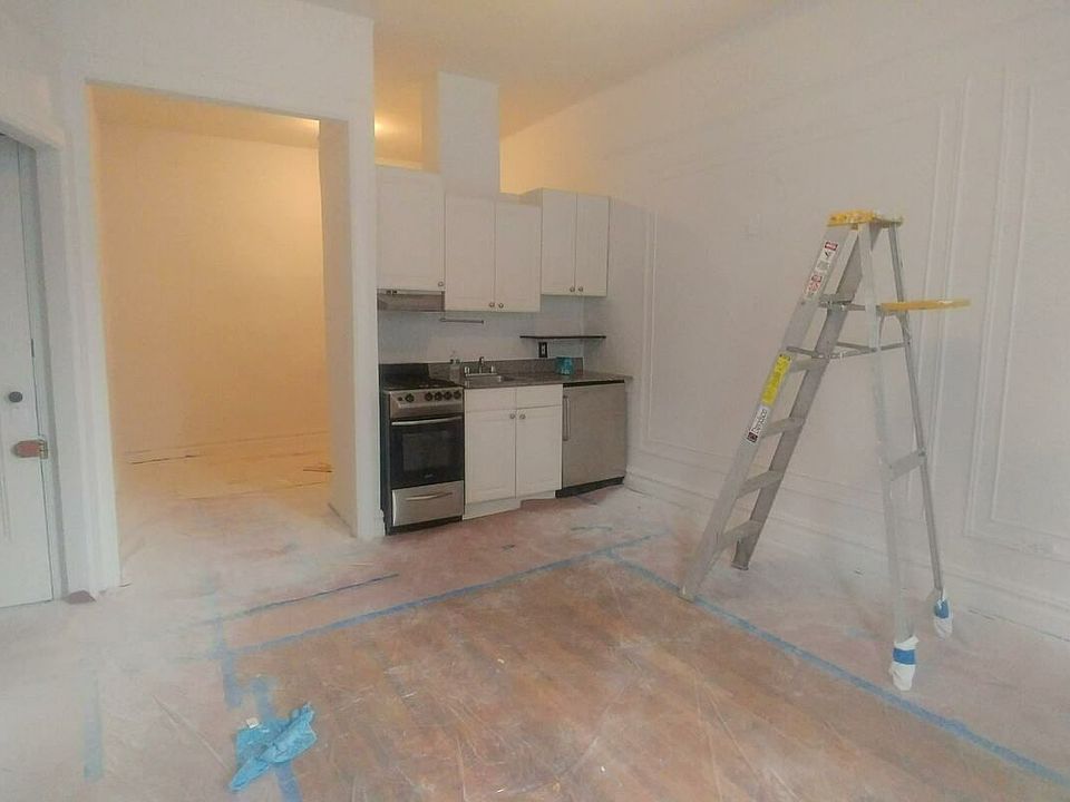 1st image of 1022 3rd Ave #8