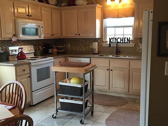 3rd image of 30 Kingston Ct