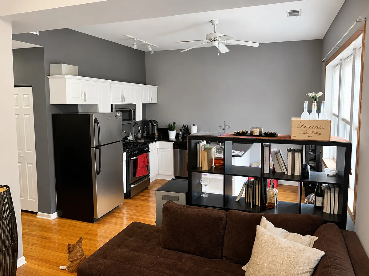 Building Photo - 537 N Ashland Ave #2F