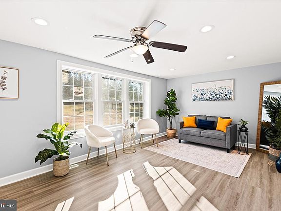 5th image of 27 Truslow Rd