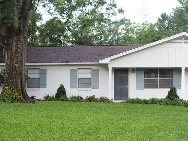 412 Pine Ct — Photo 1