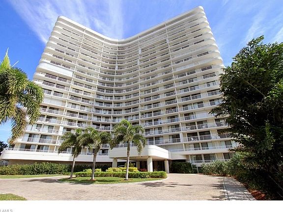 3rd image of 320 Seaview Ct APT 1906