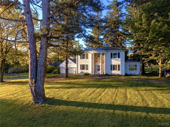 27 White Bridge Rd, Auburn, NY 13021