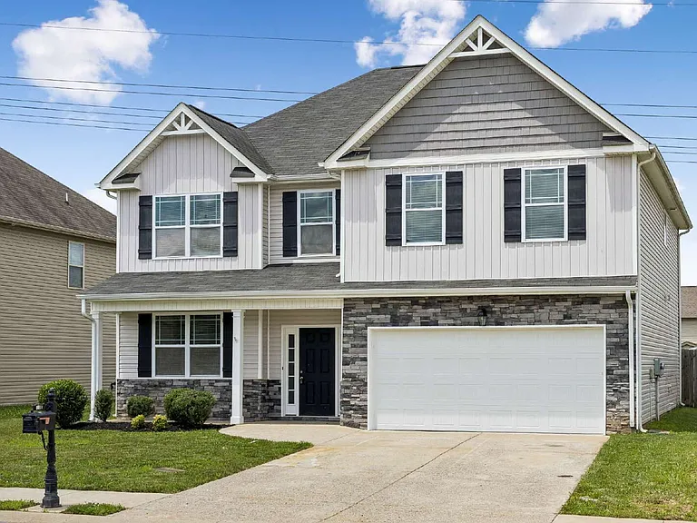 1240 Winterset Dr — Photo 3