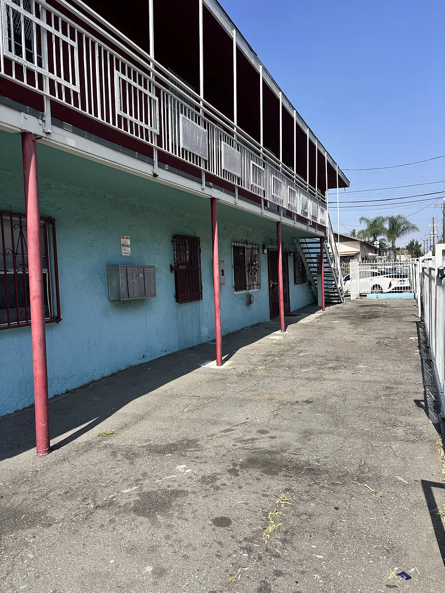 Building Photo - 113 W Century Blvd