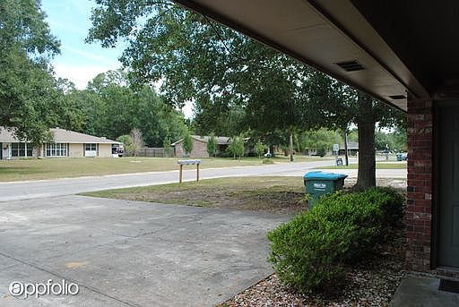5th image of 1115 Hickory Dr
