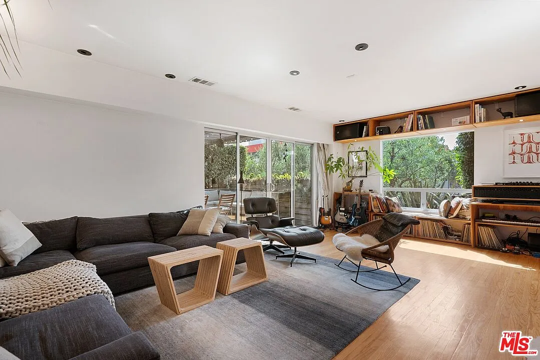 3 bed, 2.0 bath, 1449 sqft, $6,450 — Photo 3