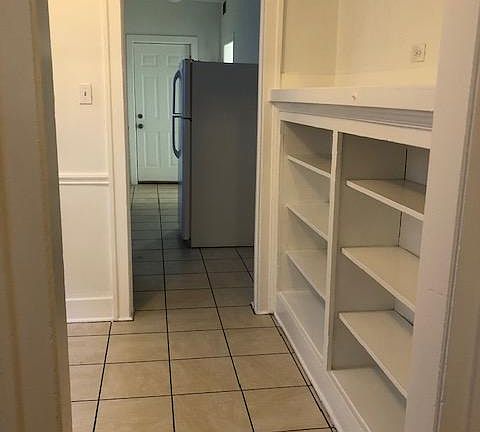 3rd image of 7642 S Kingston Ave