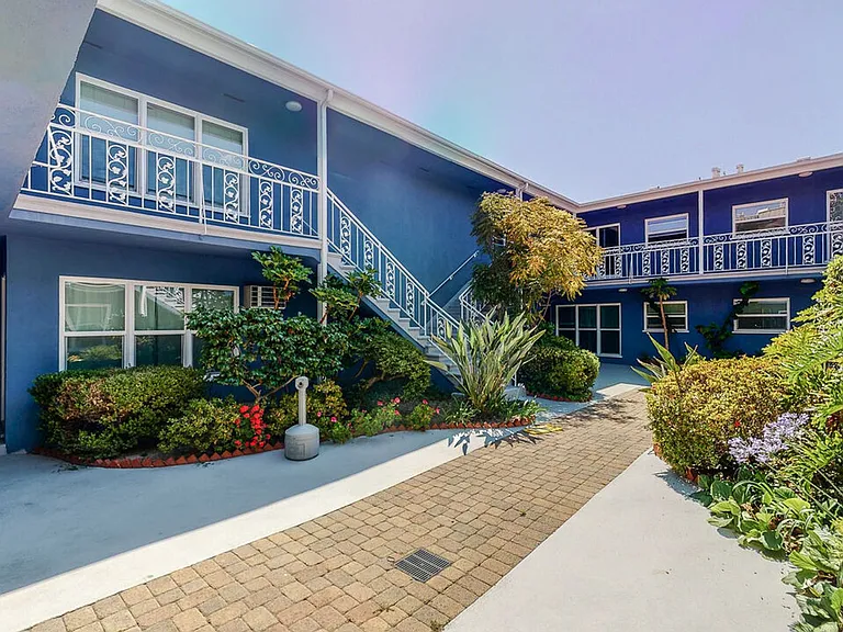 Westwood Hills Apartment — Photo 6
